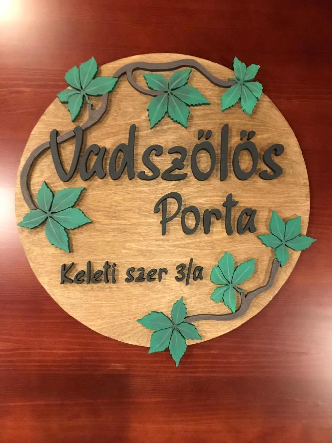 Vadszolos Porta Ispánk Eksteriør bilde